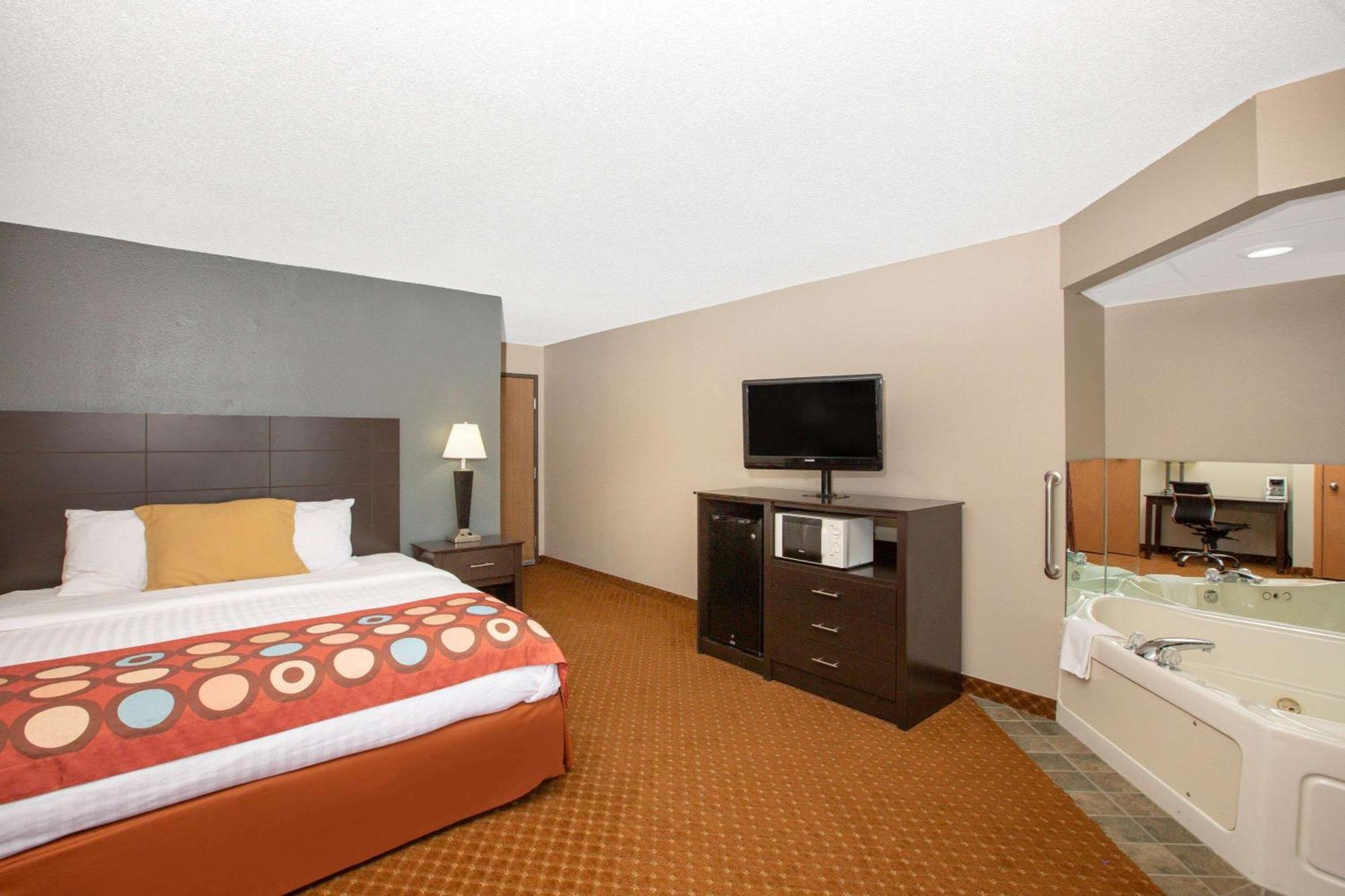 King Suite with Whirlpool,1709884102:JPEG