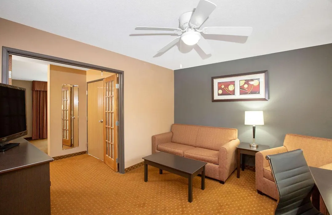Americinn By Wyndham Coralville-1